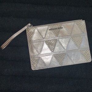 Michael Kors XL Wristlet Clutch Silver Metallic Patchwork w card slots top EUC
